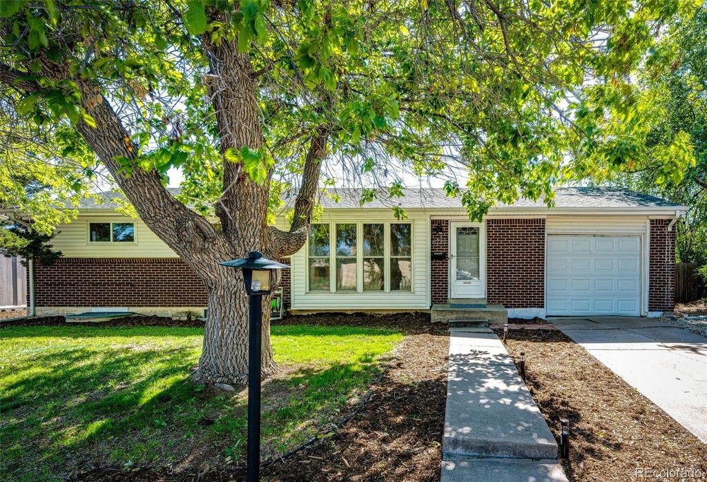 Photo of 6724 S Ash Way, Centennial, CO 80122 (MLS # 8186607)