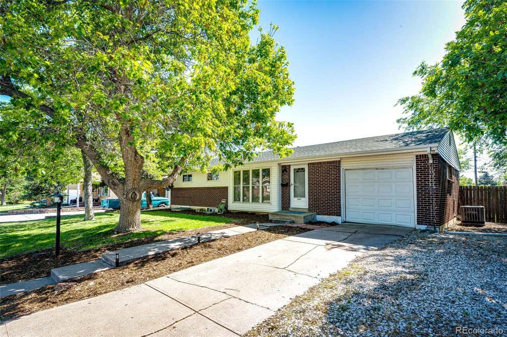 Photo of 6724 S Ash Way, Centennial, CO 80122 (MLS # 8186607)