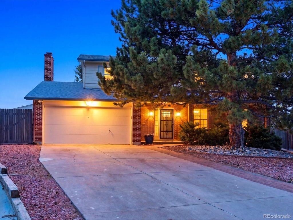 Photo of 8158 W Frost Place, Littleton, CO 80128 (MLS # 2282871)