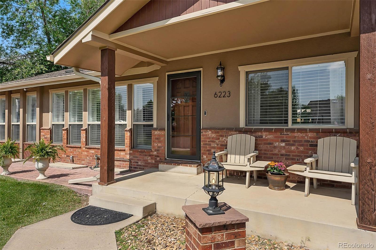 6223 W Flora Place