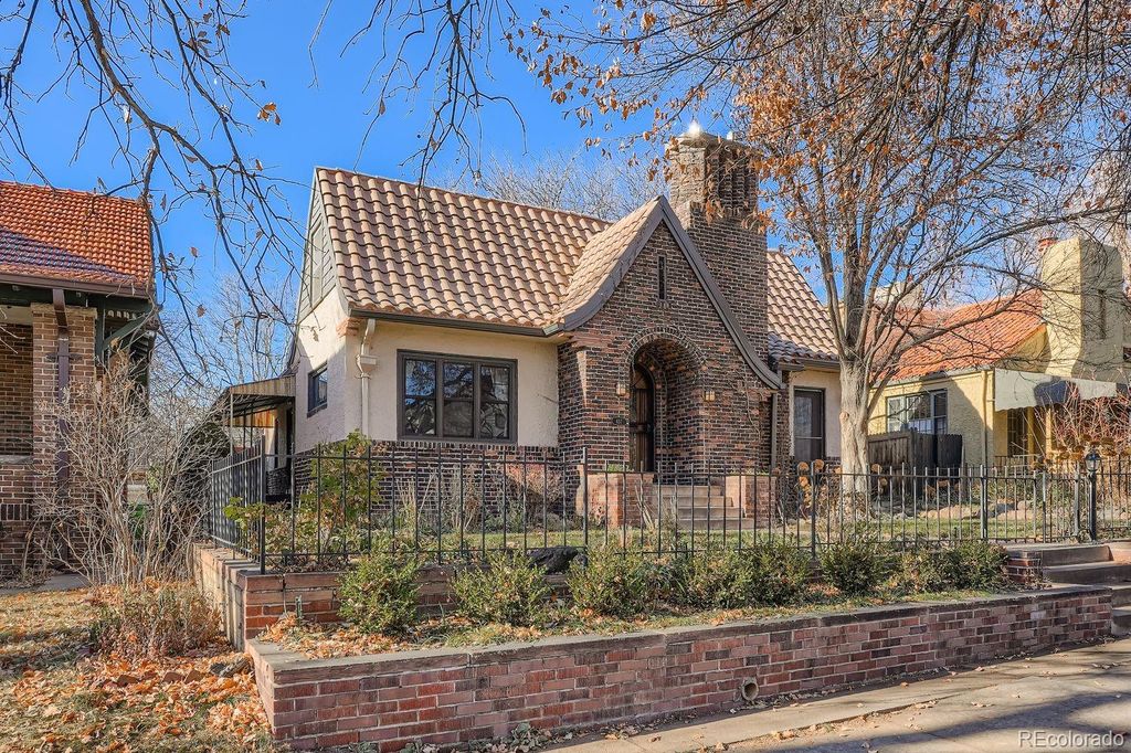 Photo of 657 Columbine Street, Denver, CO 80206 (MLS # 2759711)
