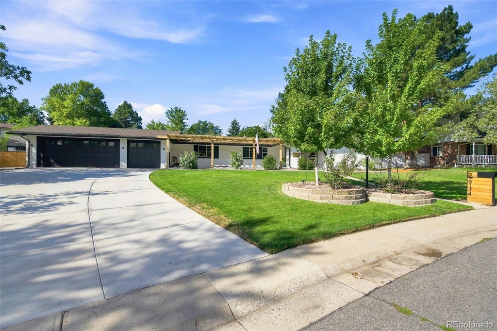 Photo of 6174 W Rowland Place, Littleton, CO 80128 (MLS # 9881978)