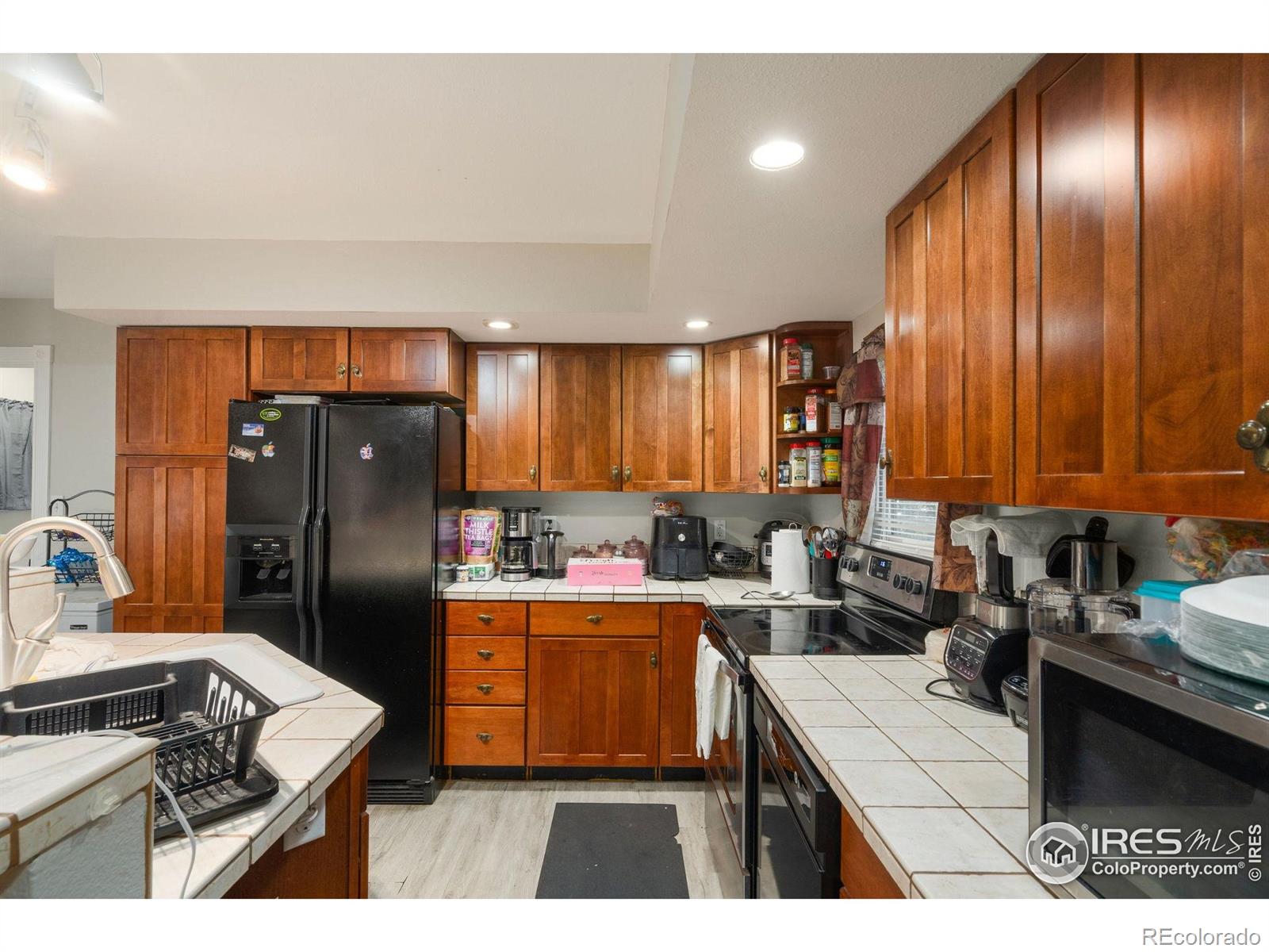 643 W 10th Street
