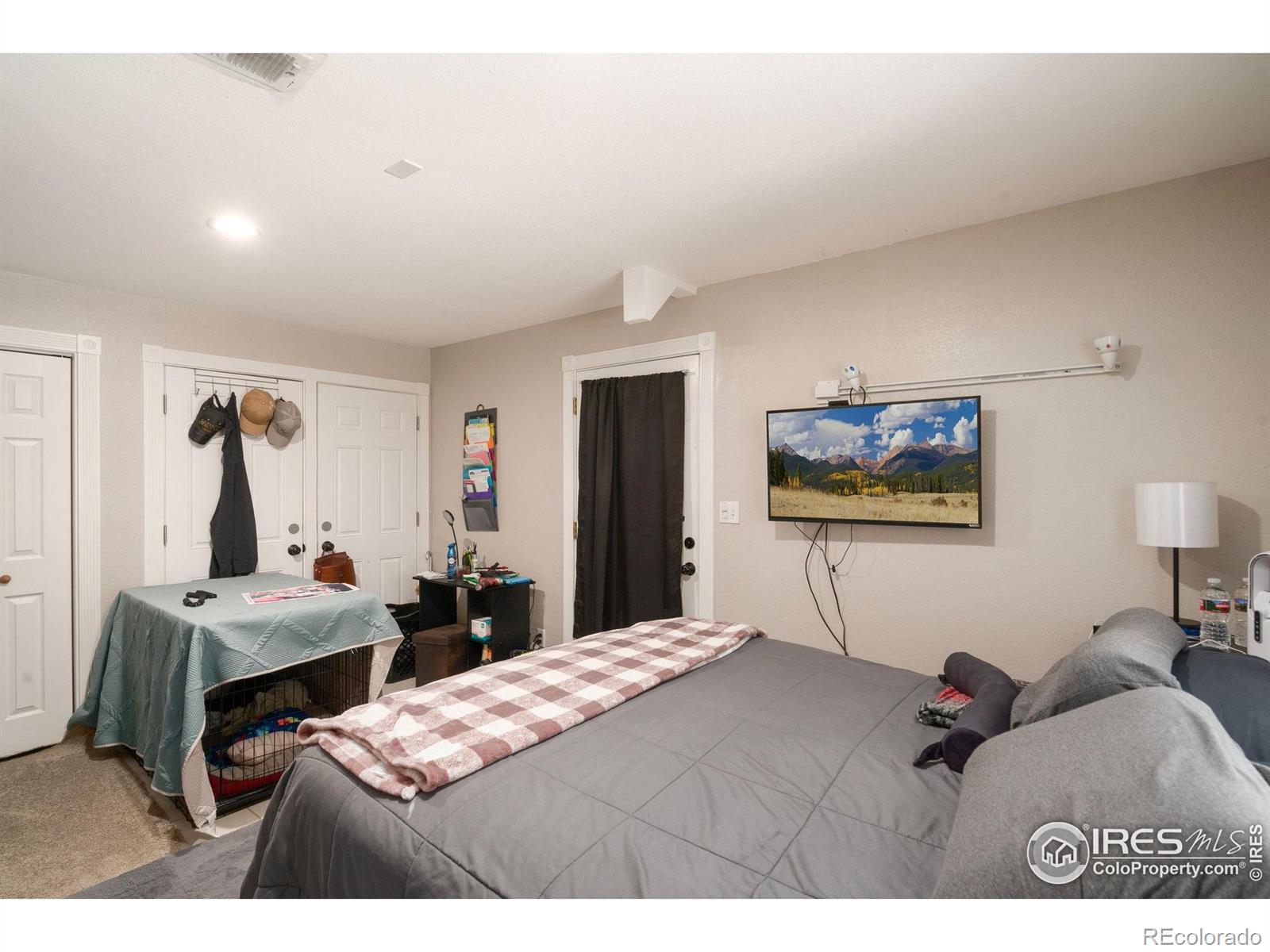 643 W 10th Street