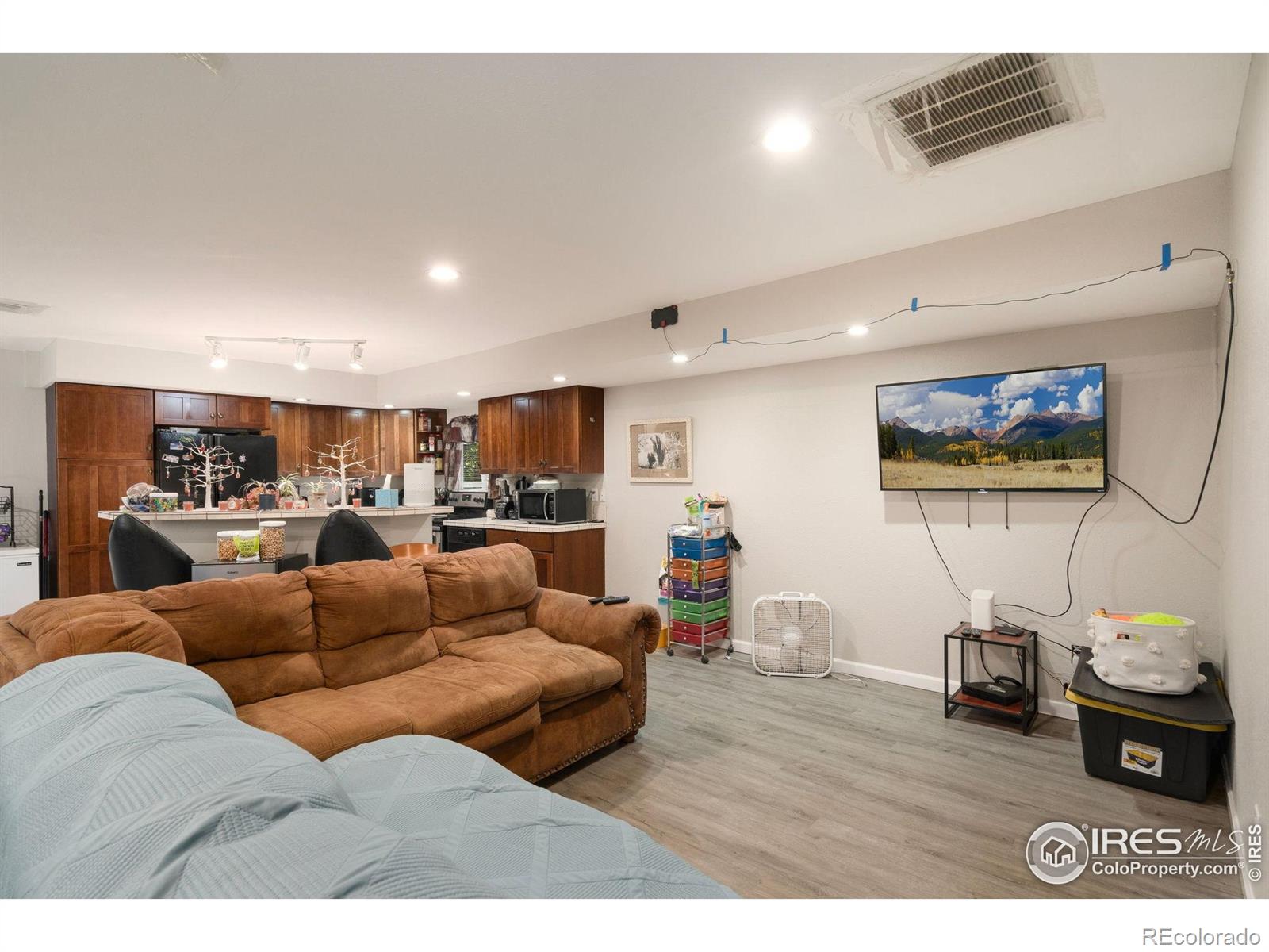 643 W 10th Street