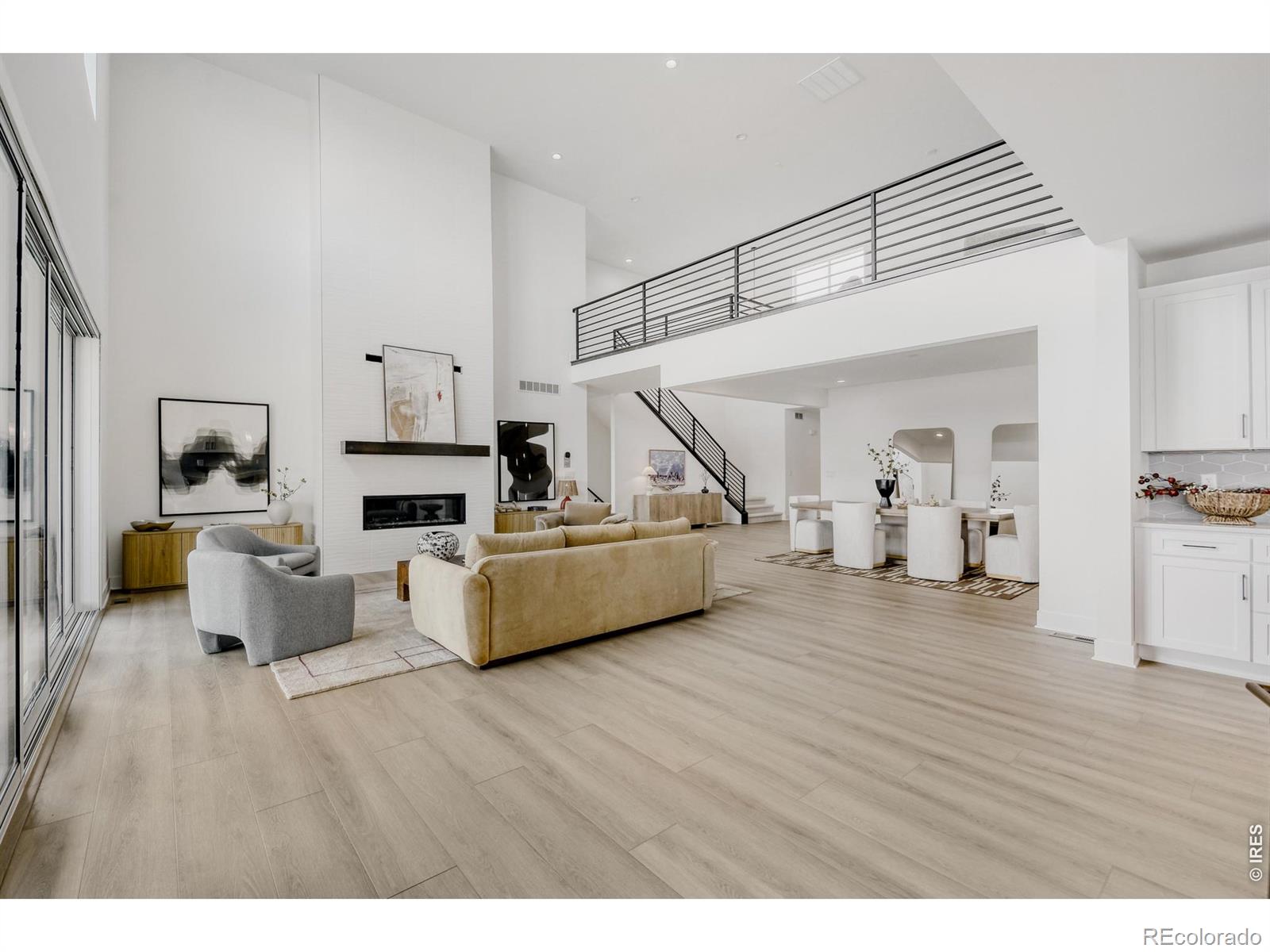 3142 Westcliff Drive