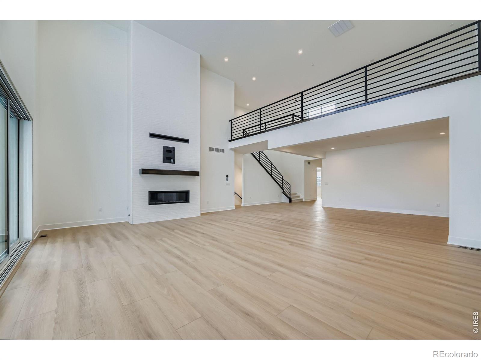 3142 Westcliff Drive