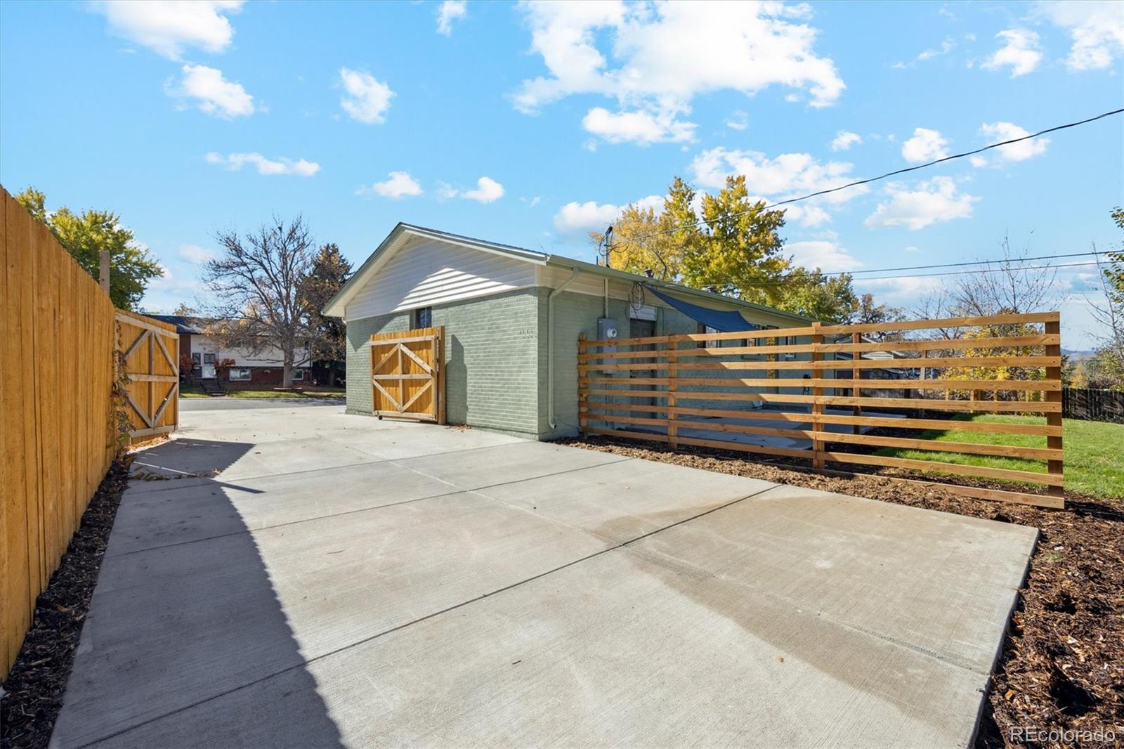 707 W Easter Avenue