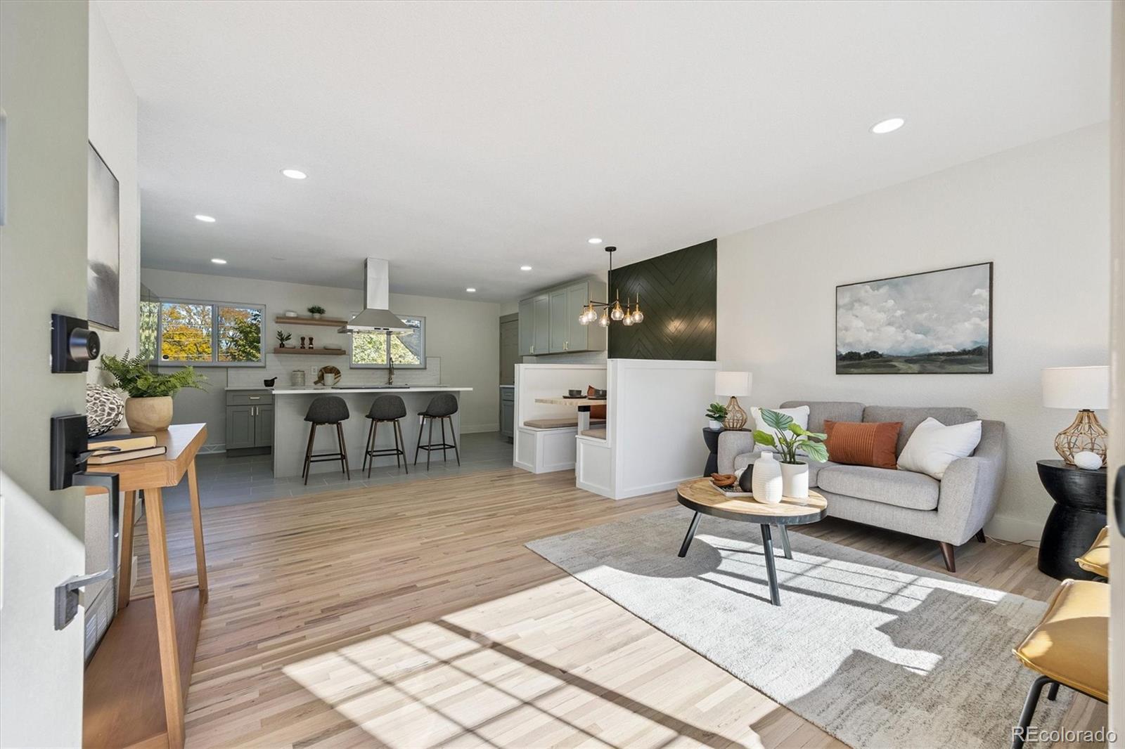 707 W Easter Avenue
