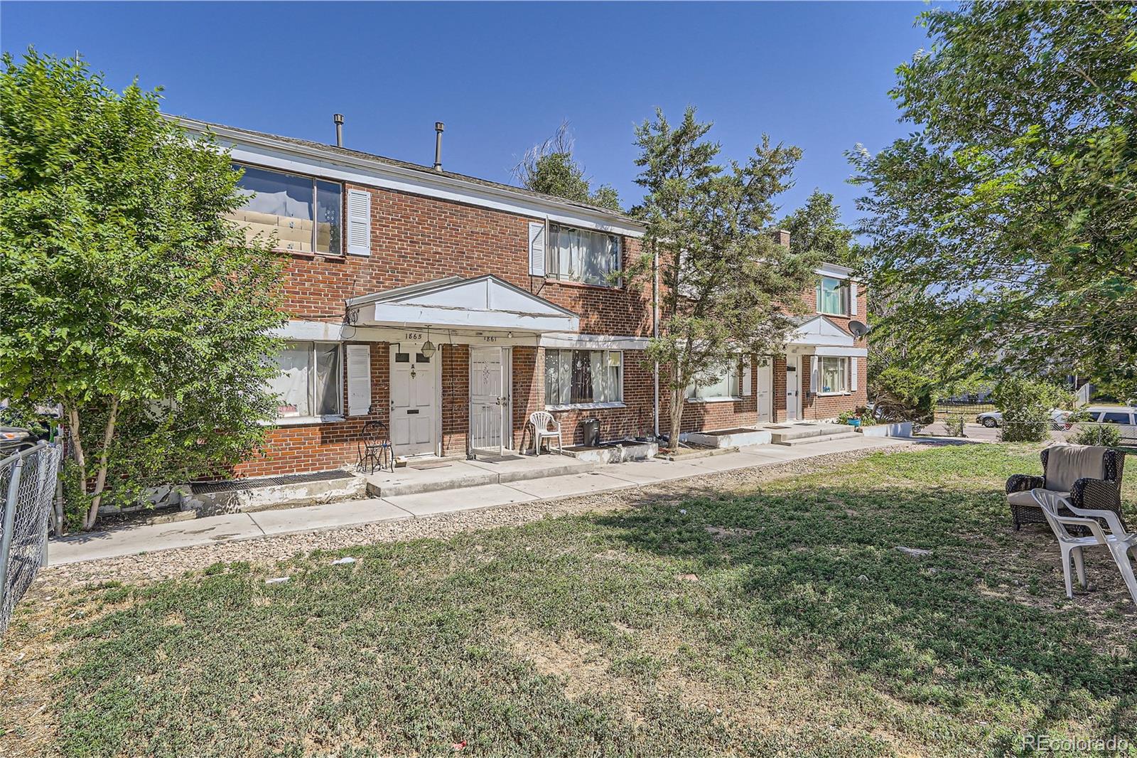 1853 W Mosier Place