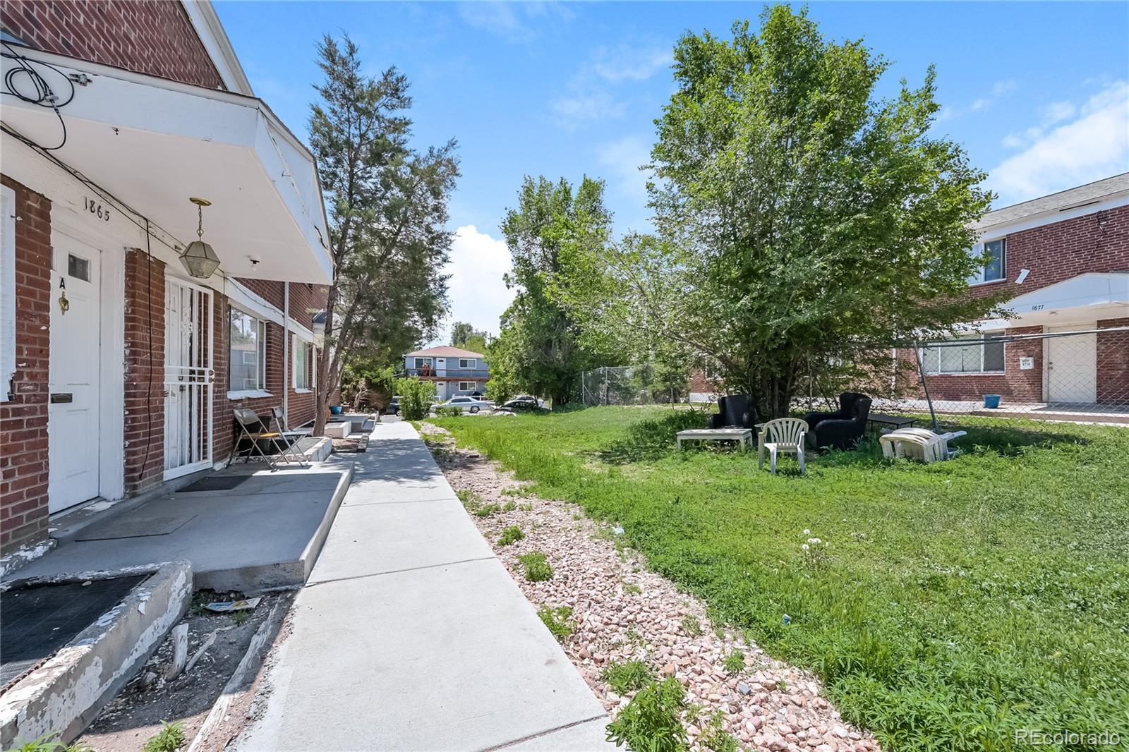 1853 W Mosier Place