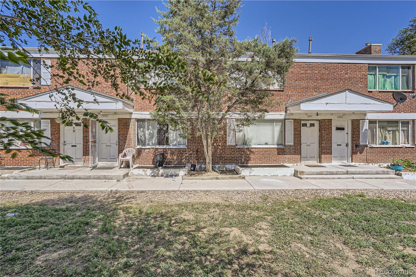 1853 W Mosier Place