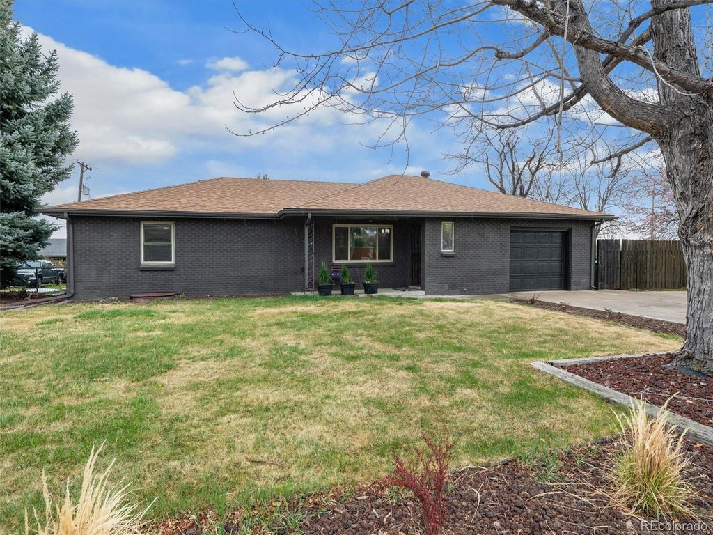 Photo of 850 S Flower Street, Lakewood, CO 80226 (MLS # 8241921)