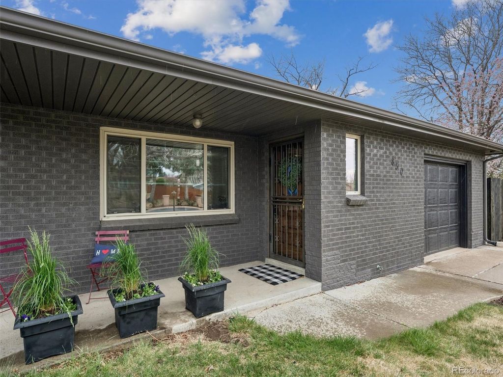 Photo of 850 S Flower Street, Lakewood, CO 80226 (MLS # 8241921)