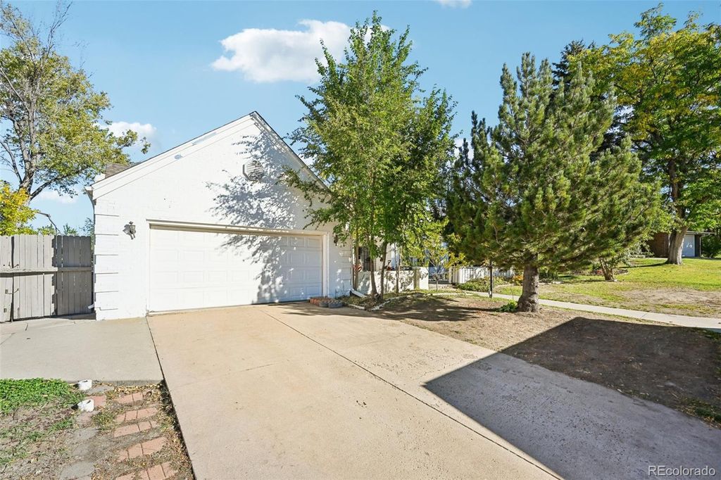 Photo of 6708 S Detroit Circle, Centennial, CO 80122 (MLS # 7600829)