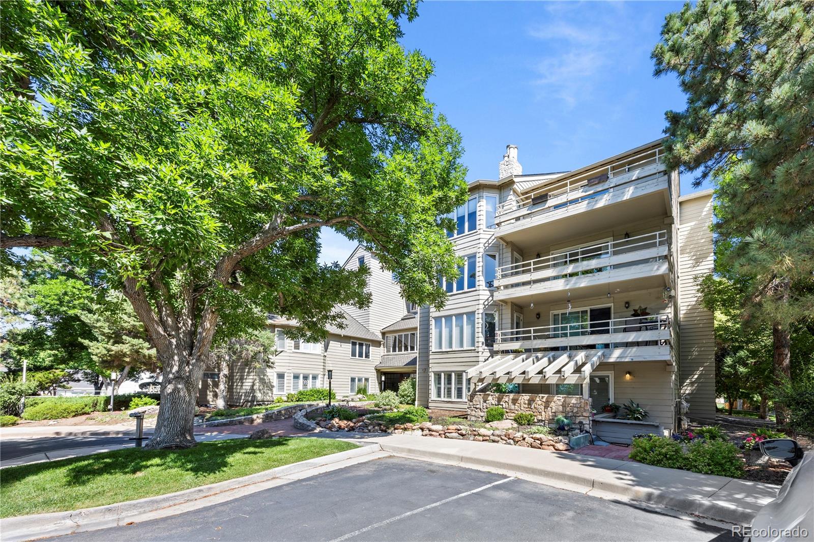 4605 S Yosemite Street 301