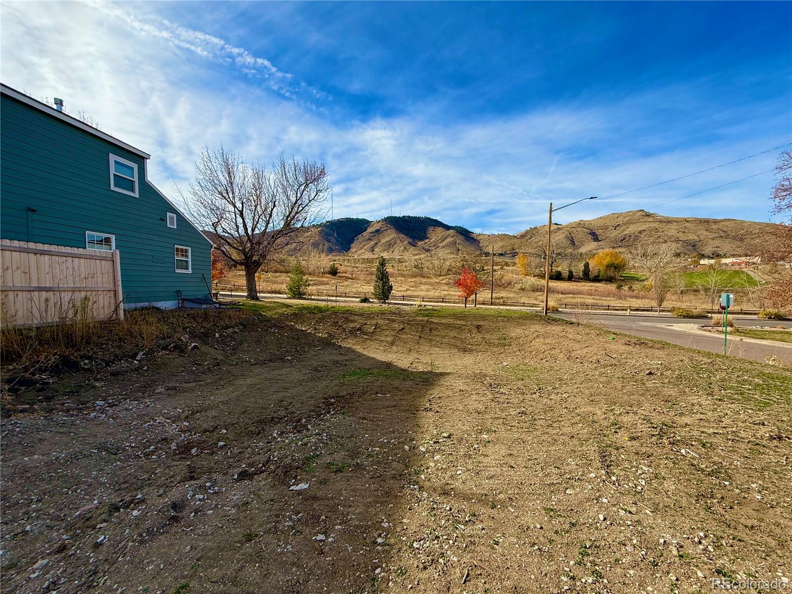 2201 Illinois Street