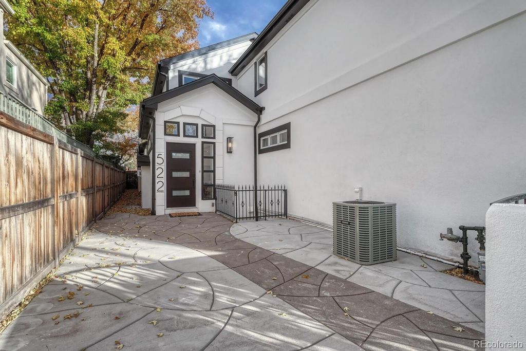 Photo of 522 Columbine Street, Denver, CO 80206 (MLS # 5500783)