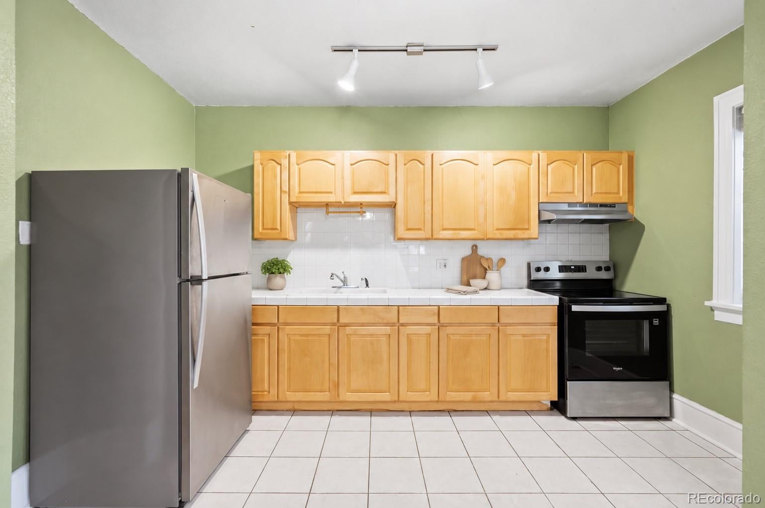 541 E 14th Avenue 6