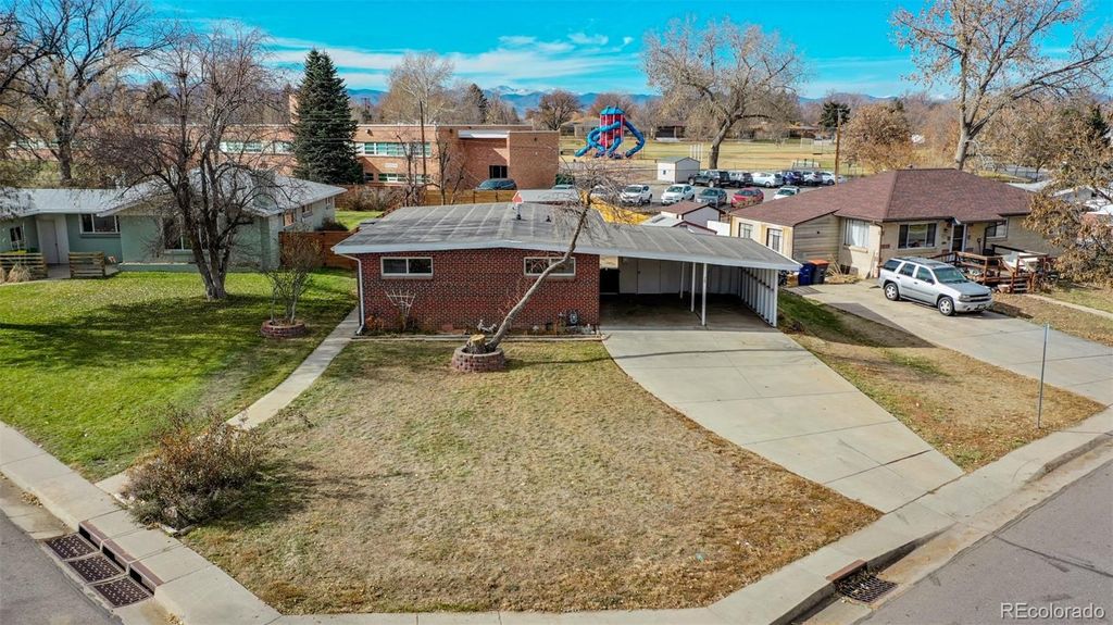 Photo of 28 W Broadmoor Drive, Littleton, CO 80120 (MLS # 7873005)