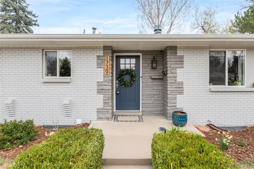 Photo of 1739 W Aberdeen Avenue, Littleton, CO 80120 (MLS # 8280038)