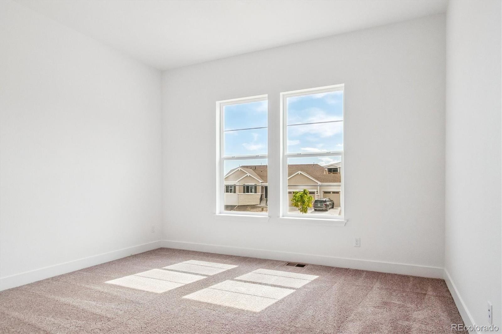 1607 Green Fern Point