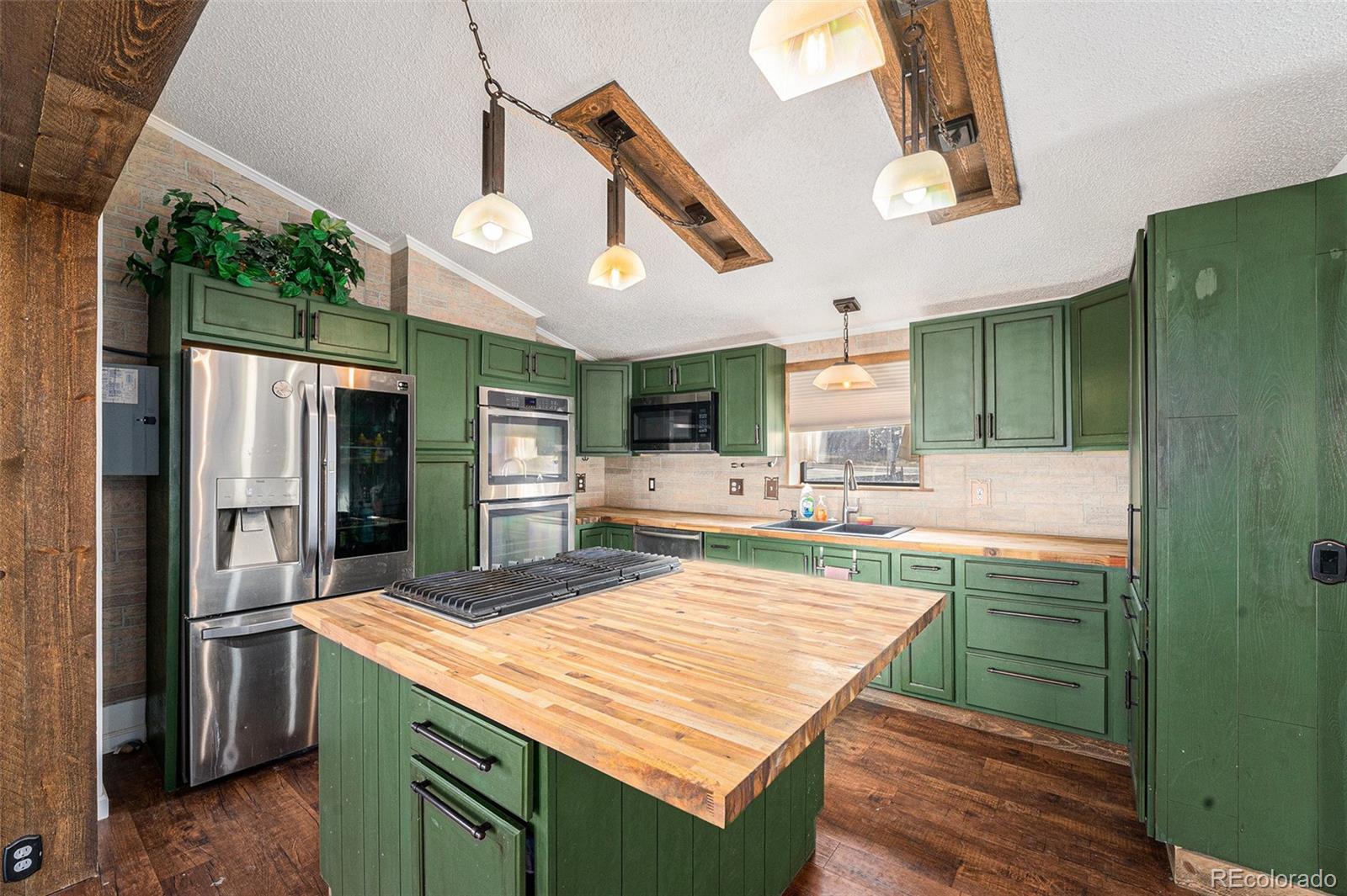 7892 Beverly Boulevard, Castle Pines, CO, 80108 7892 Beverly Boulevard