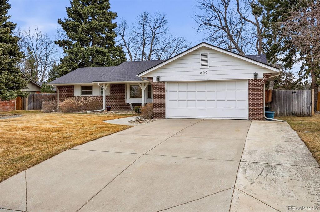 Photo of 800 E Pinewood Avenue, Littleton, CO 80121 (MLS # 2966134)