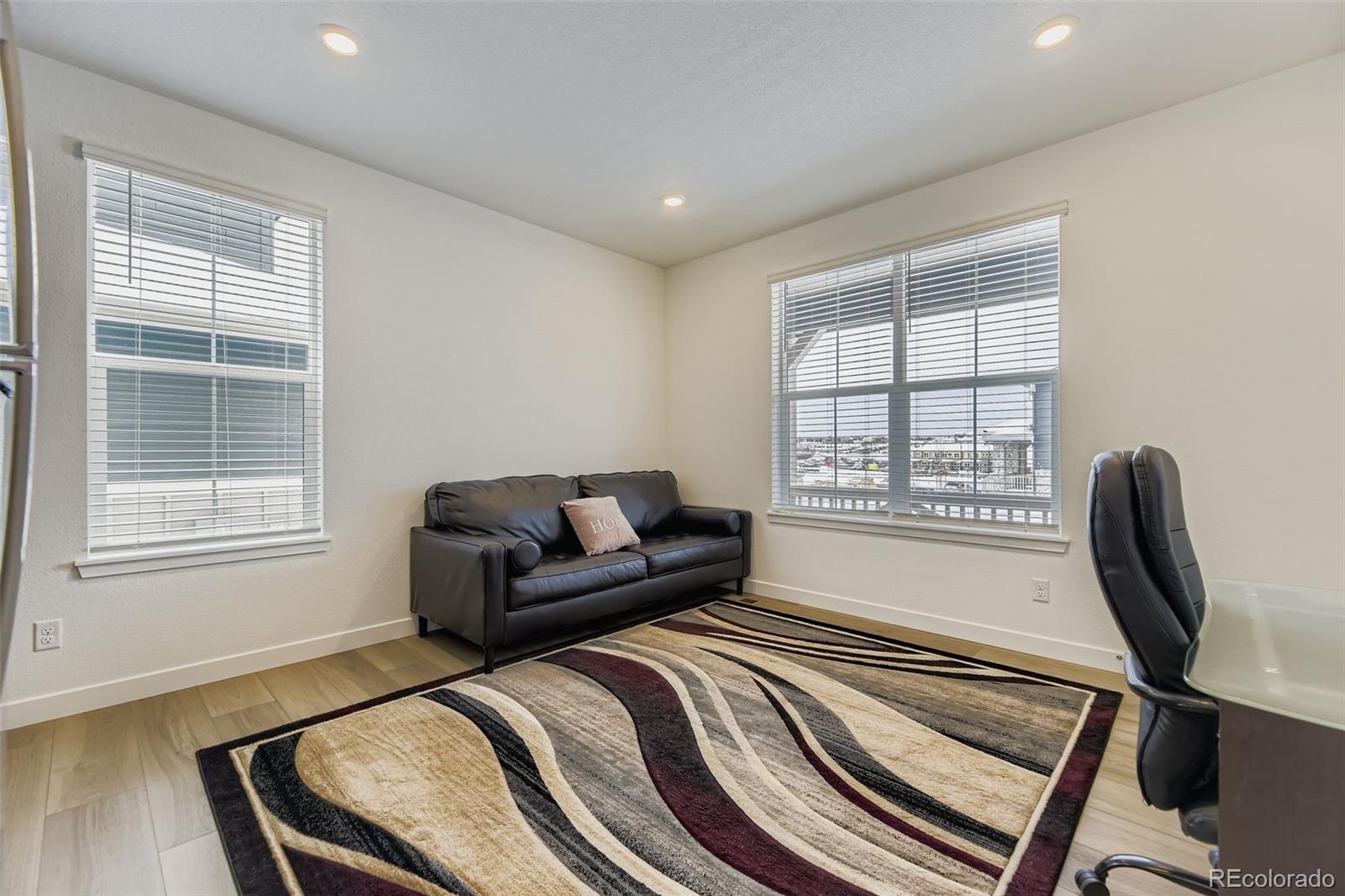 10912 Snowdon Street