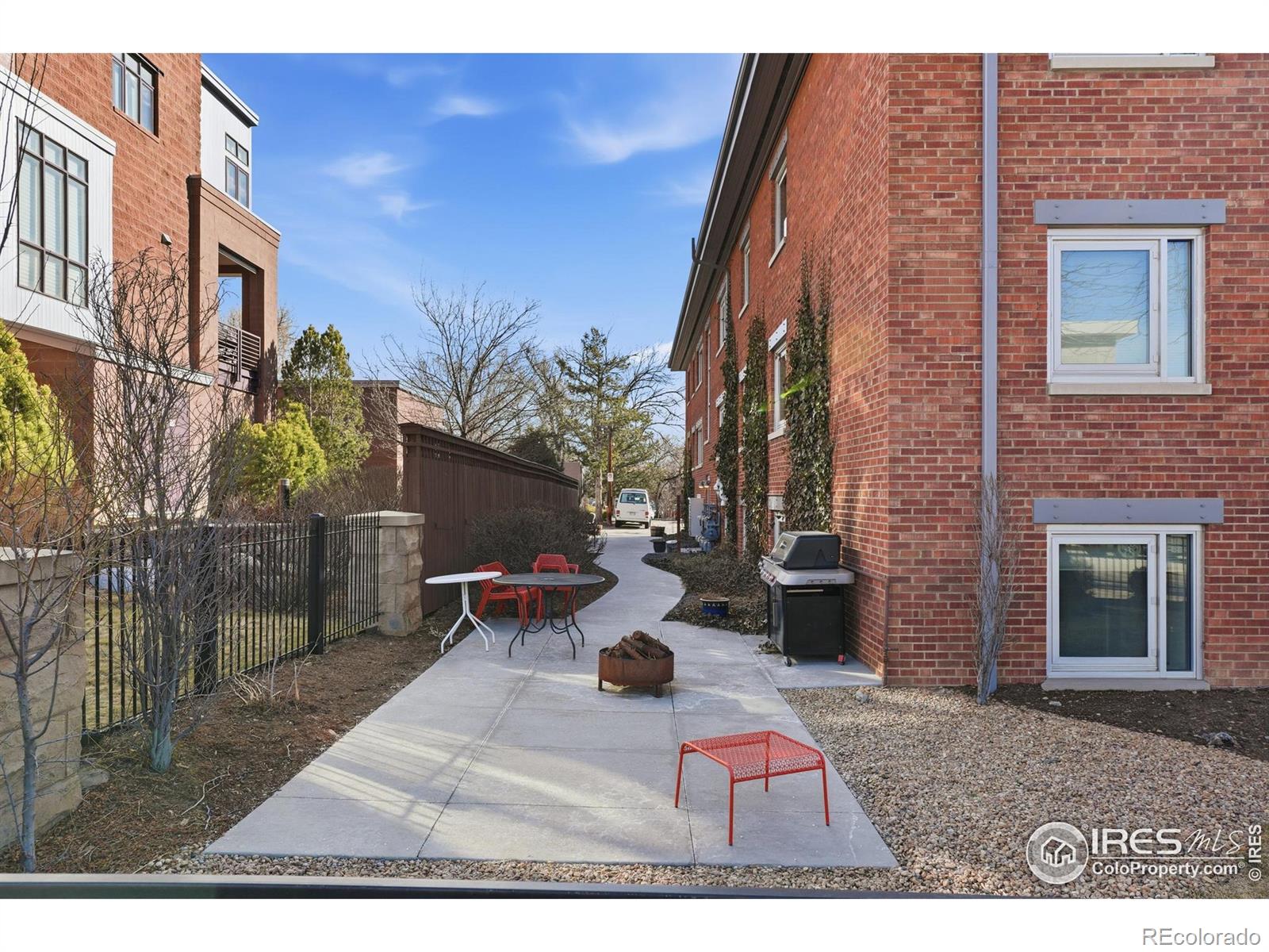 1201 Balsam Avenue 206