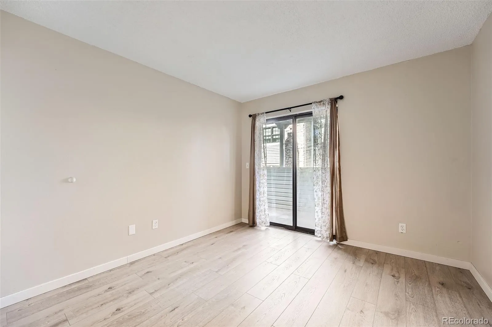 Aurora, Colorado 80017, United States, 2 Bedrooms Bedrooms, ,2 BathroomsBathrooms,Residential,Active,6594