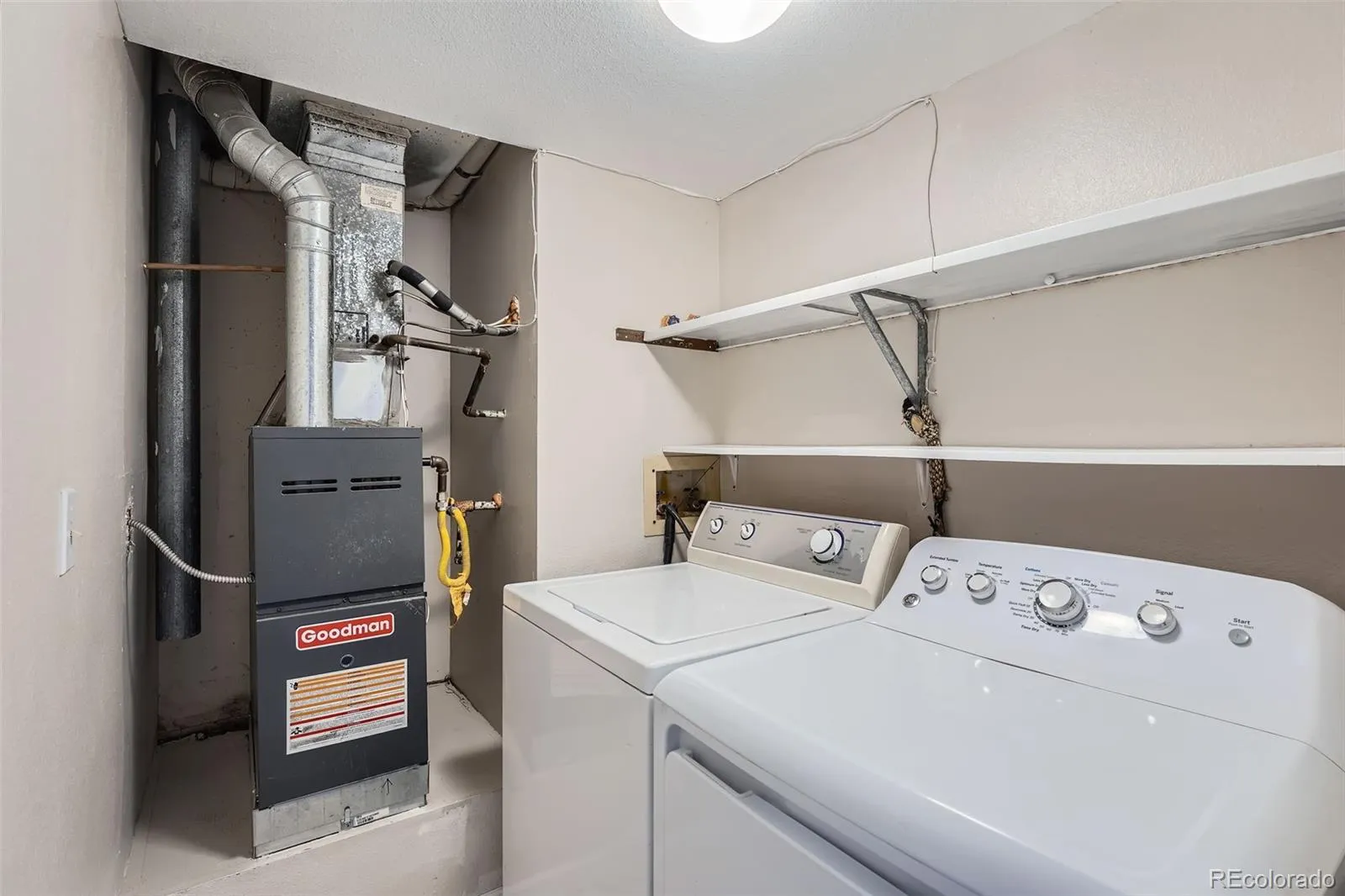 Aurora, Colorado 80017, United States, 2 Bedrooms Bedrooms, ,2 BathroomsBathrooms,Residential,Active,6594