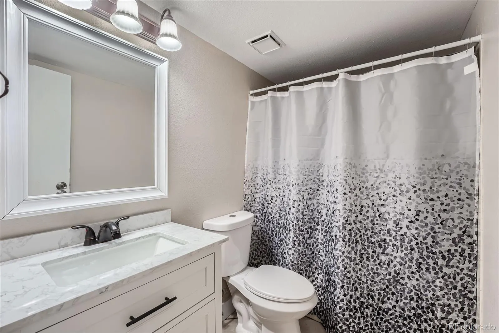 Aurora, Colorado 80017, United States, 2 Bedrooms Bedrooms, ,2 BathroomsBathrooms,Residential,Active,6594