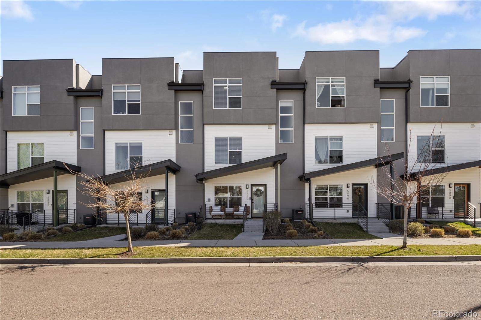 5880 W 39th Place