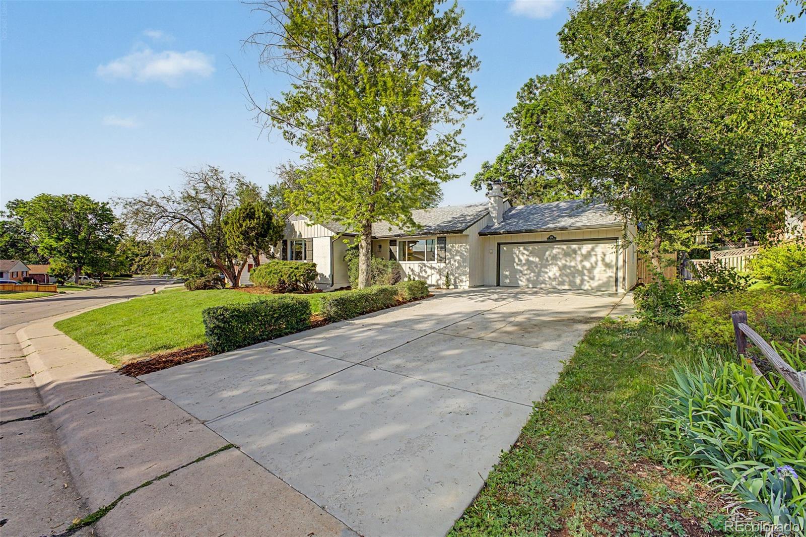 3076 S Holly Place
