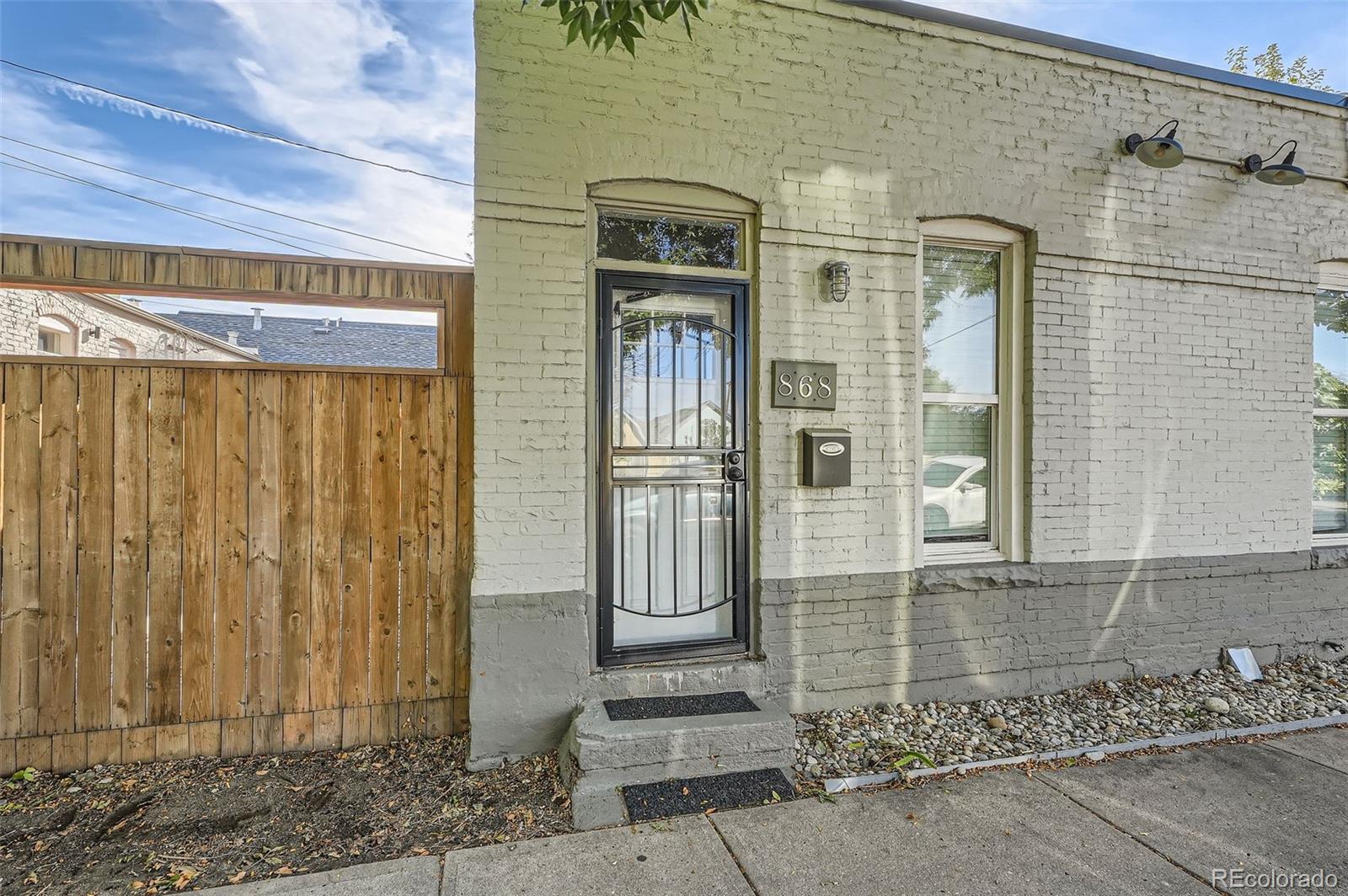 868 Mariposa Street