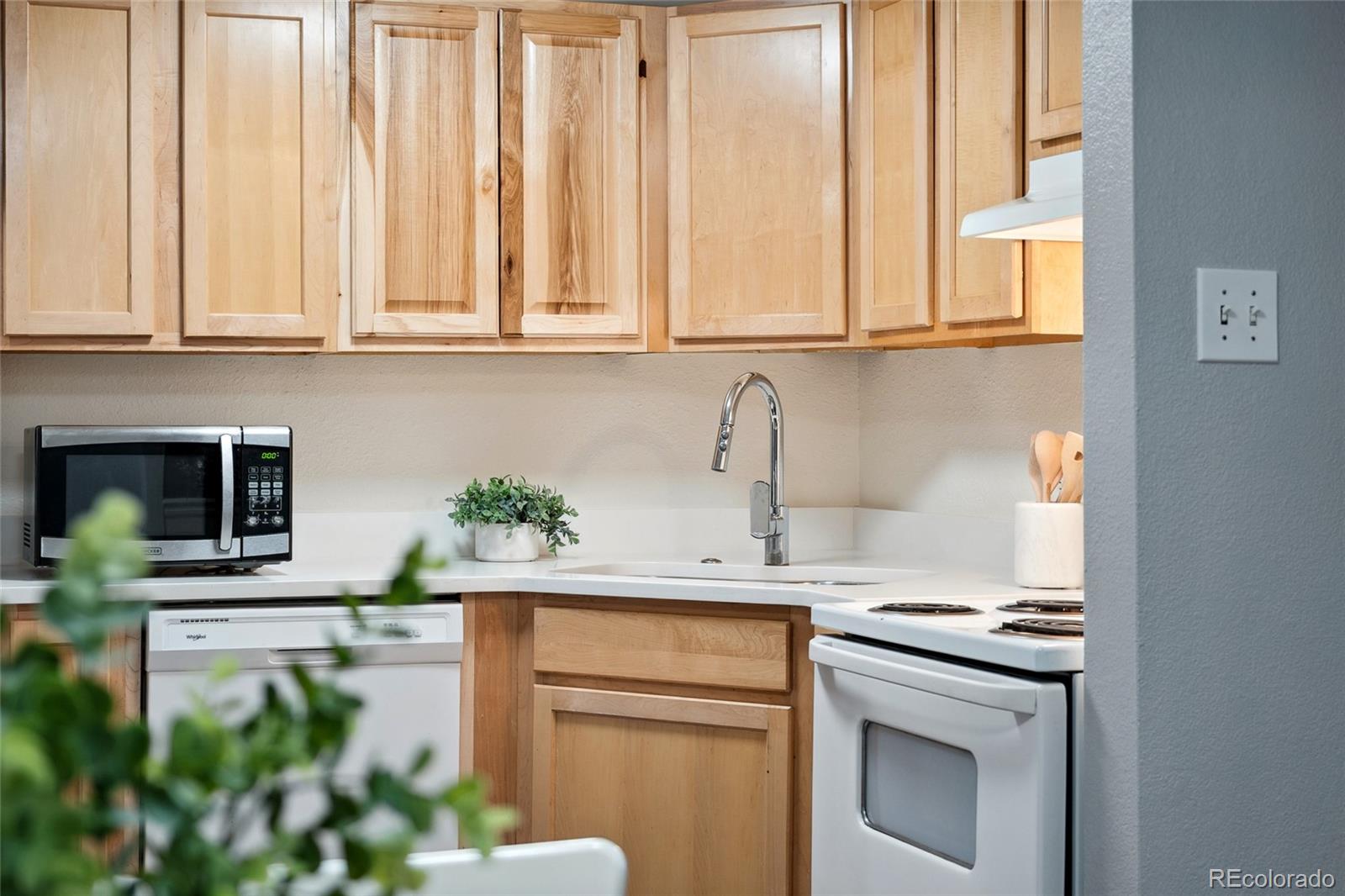 1390 N Emerson Street 106, Denver, CO, 80218 3 1390 N Emerson Street 106