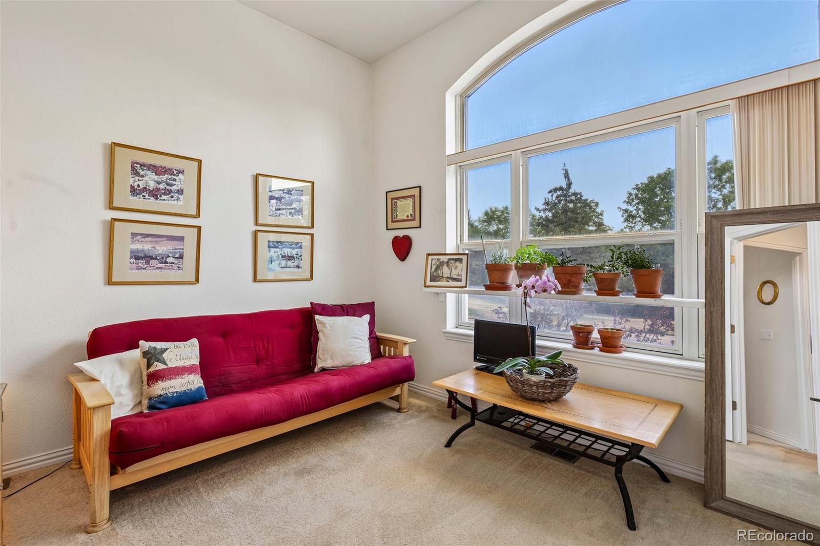 1011 S Valentia Street 95