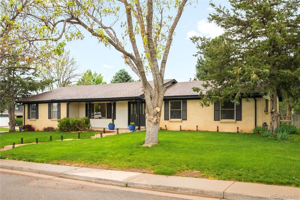 Photo of 6928 S Columbine Way, Centennial, CO 80122 (MLS # 5728829)