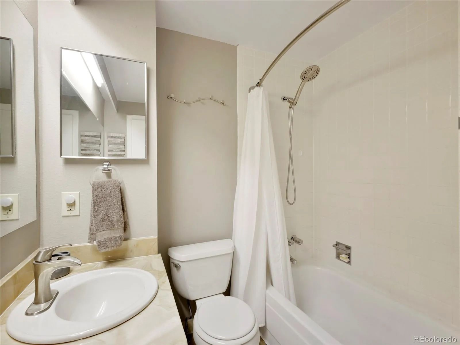 Georgetown, Colorado 80444, United States, 2 Bedrooms Bedrooms, ,1 BathroomBathrooms,Residential,Pending,101110