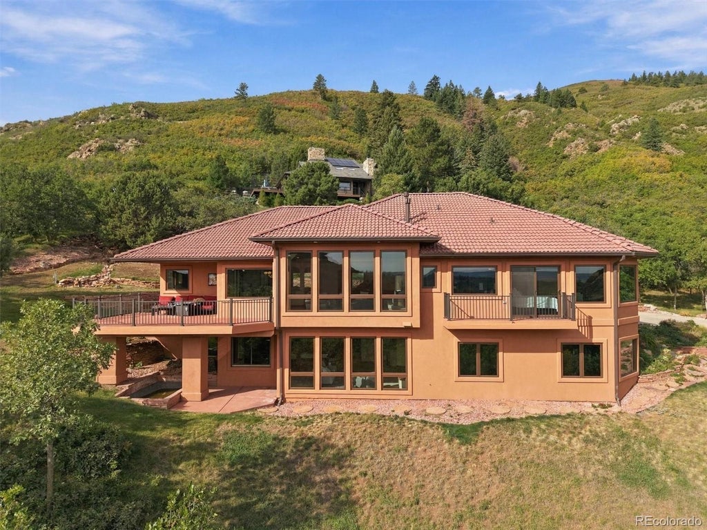 Photo of 10562 Sandstone Run, Littleton, CO 80125 (MLS # 6233375)