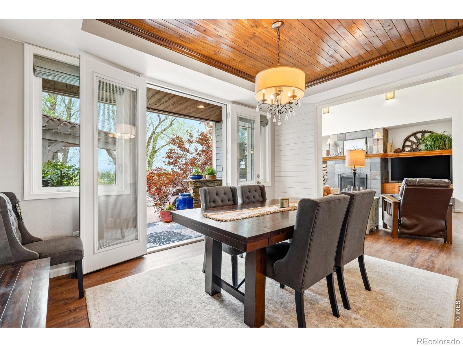 871 Bluebird Lane