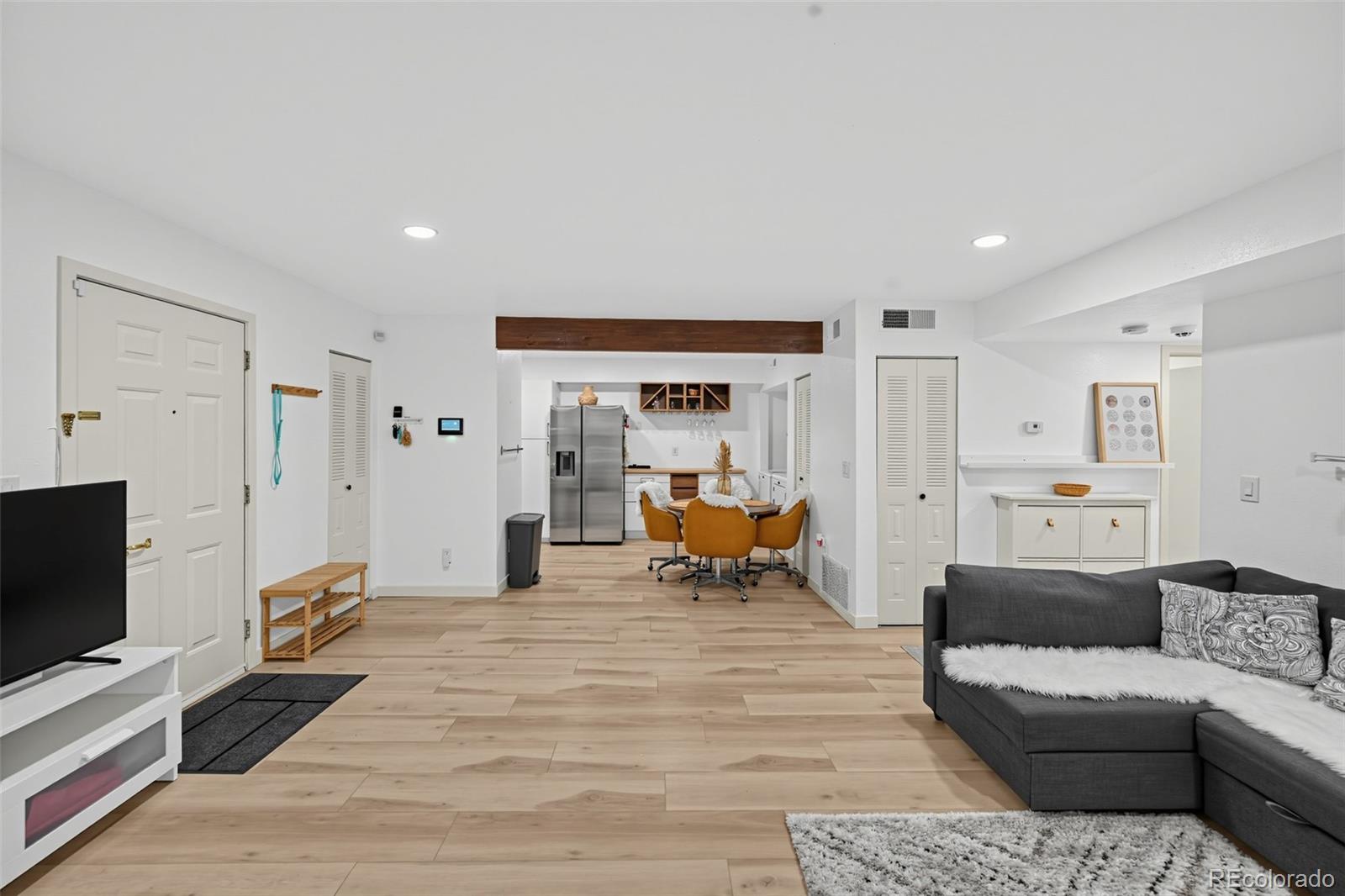 1543 Main Street 4