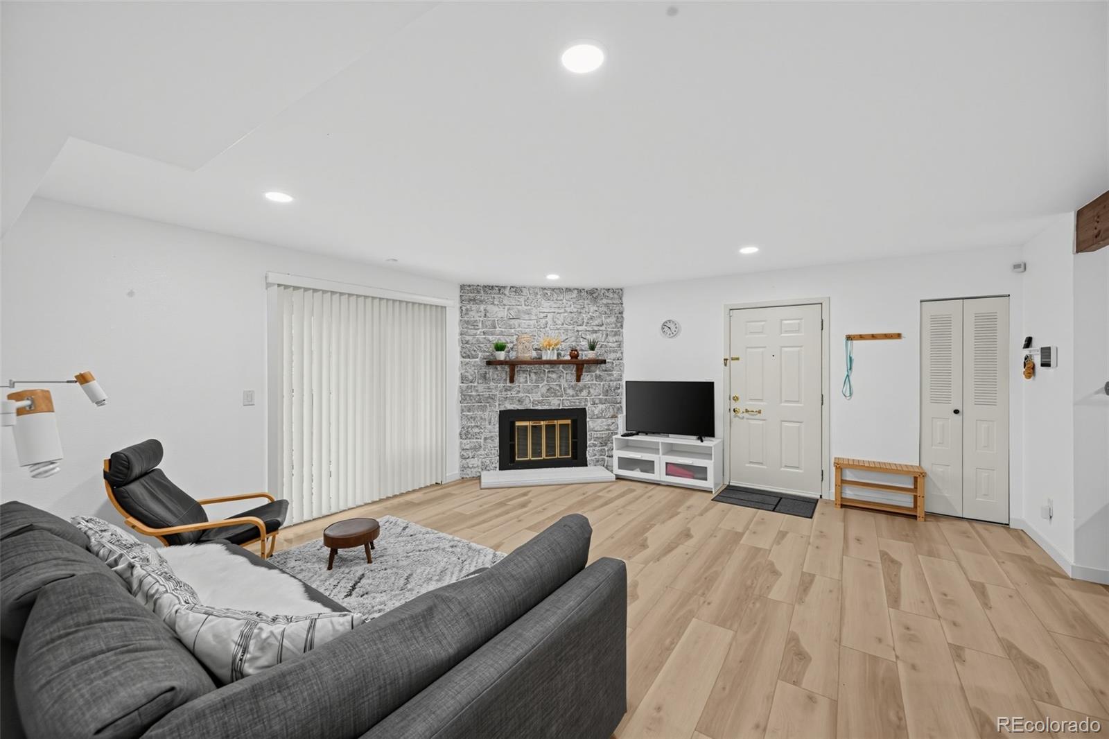 1543 Main Street 4