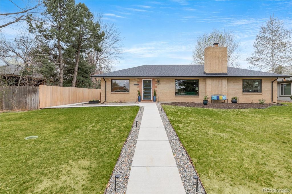 Photo of 2015 Monaco Parkway, Denver, CO 80207 (MLS # 2998104)