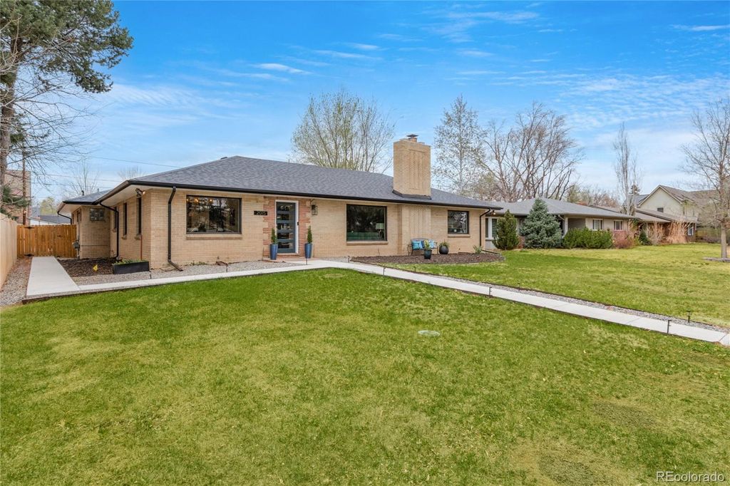 Photo of 2015 Monaco Parkway, Denver, CO 80207 (MLS # 2998104)