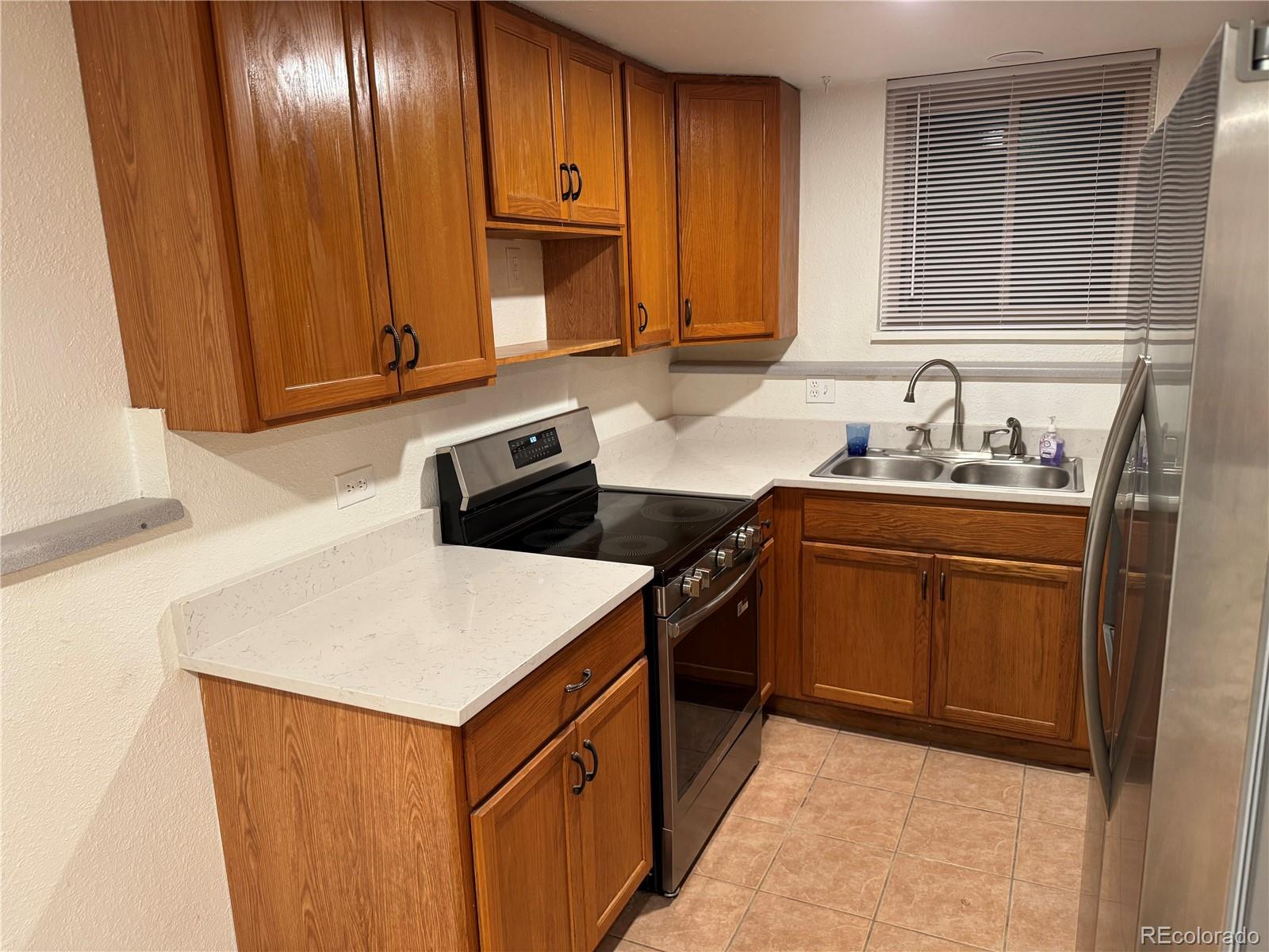 1525 S Holly Street 101