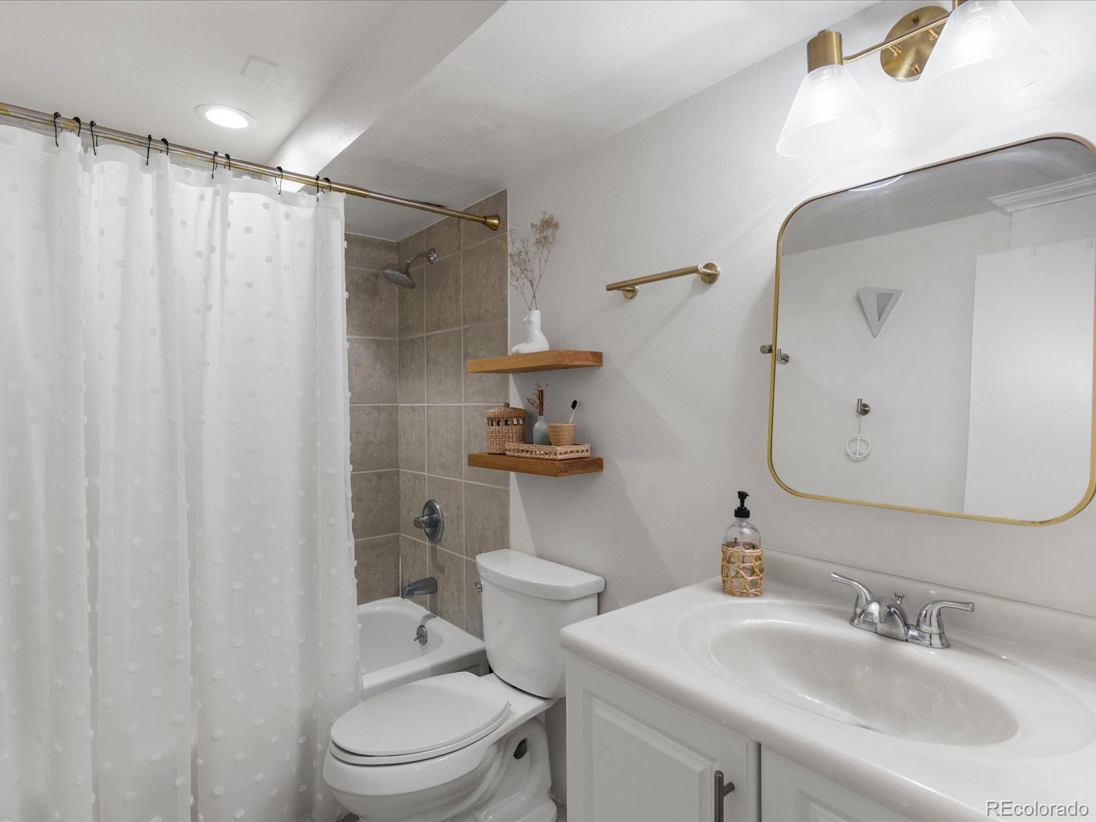 1050 N Lafayette Street 105