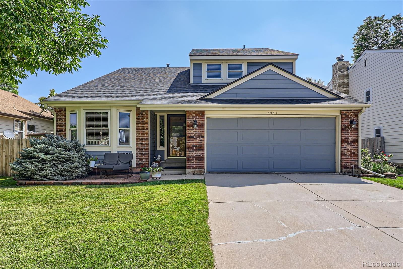 7054 S Flower Court