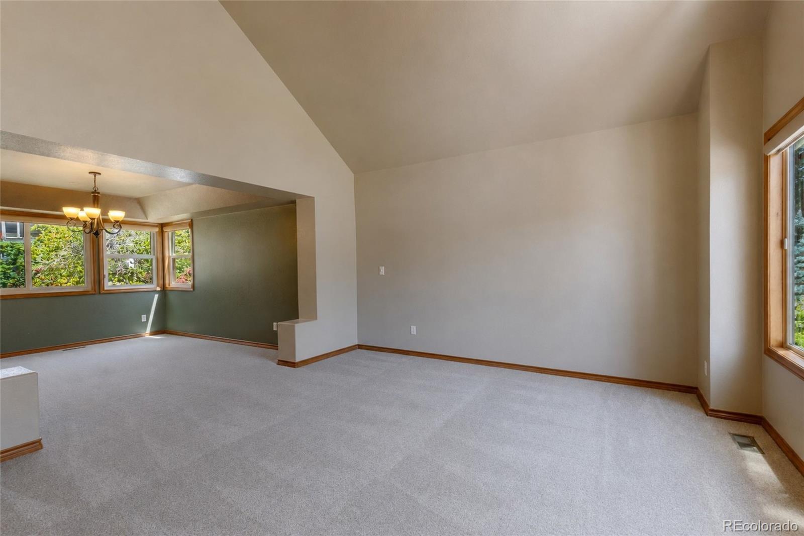 355 Peregrine Circle